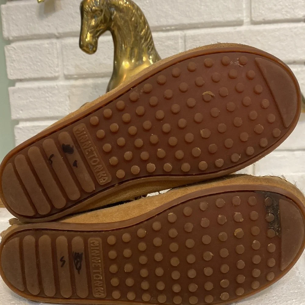 Minnetonka ankle moccasins shoes